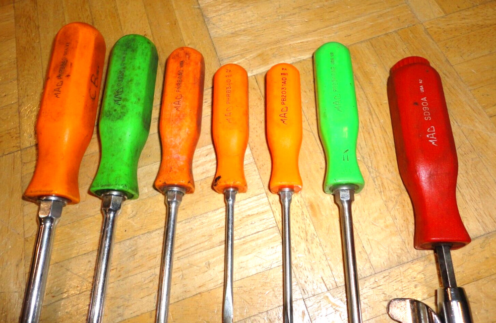 MAC TOOLS 9 PIECE MULTI COLOR HANDLE HARD HANDLE MIXED SCREWDRIVER SET
