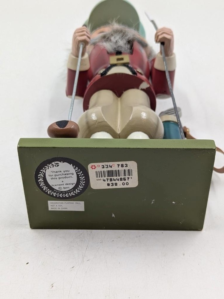 BRN Design 11.5” Nutcracker – Golfer 19th Hole