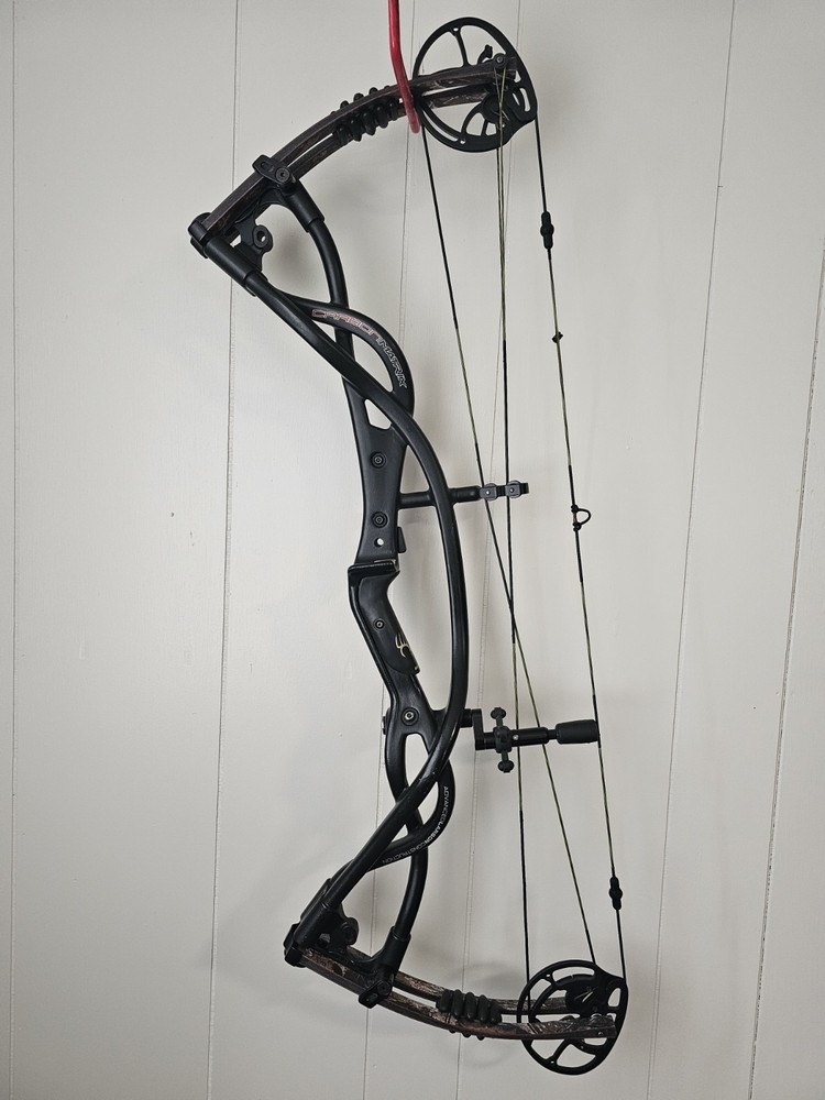 Hoyt Carbon Matrix Compound Bow