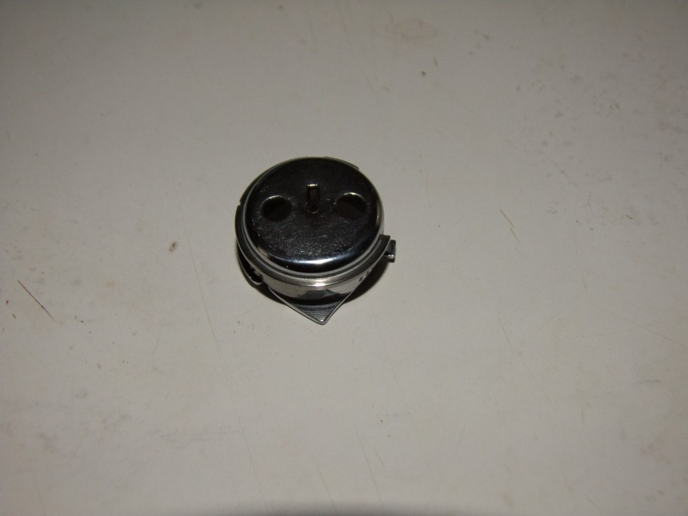 Singer 111W155 235088 original bobbin case
