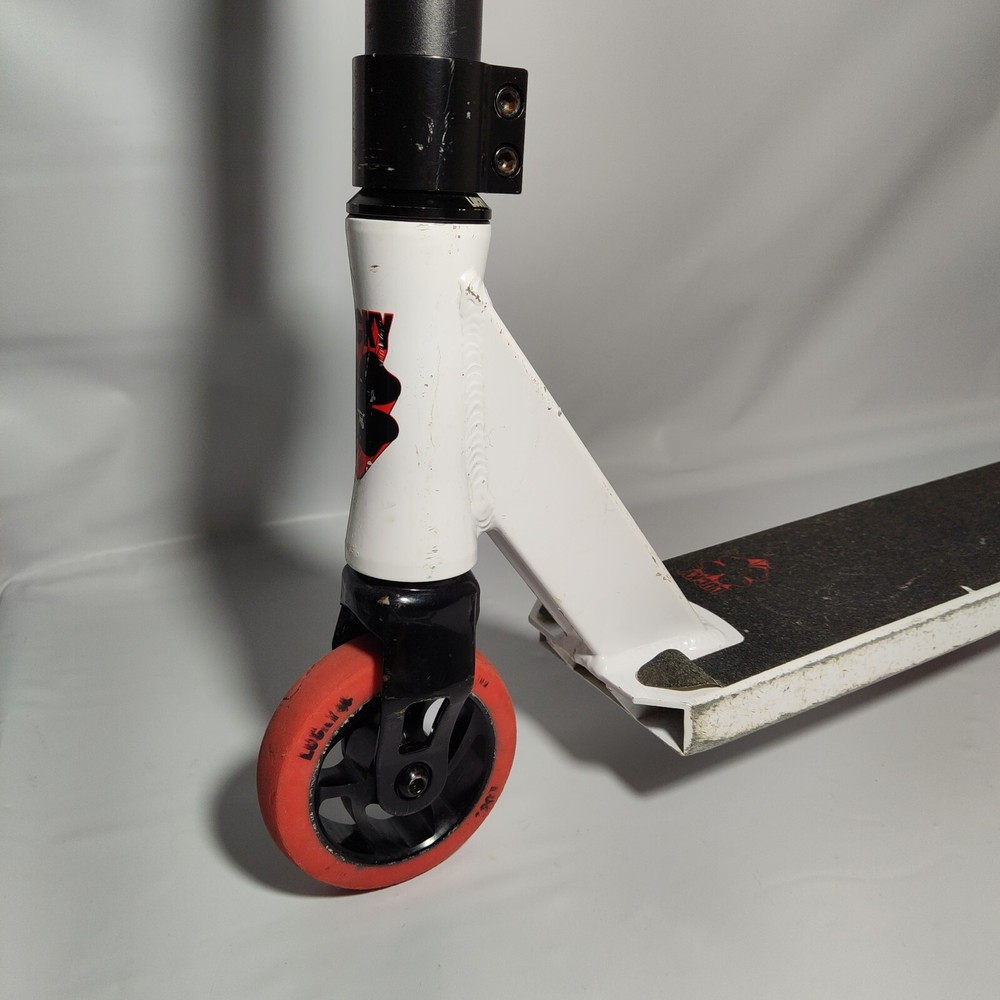 LUCKY CREW Scooter 2018 WHITE & RED - Good Condition!
