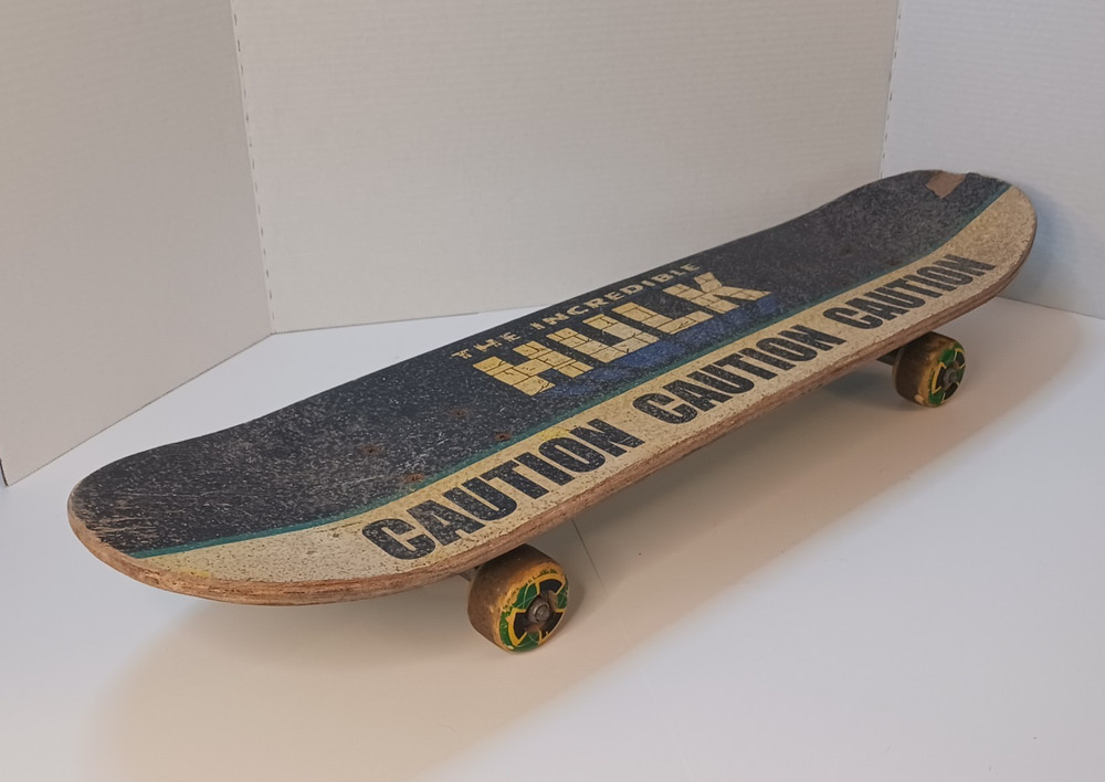 Vintage 2002 Marvel The Incredible Hulk Caution Skateboard Complete
