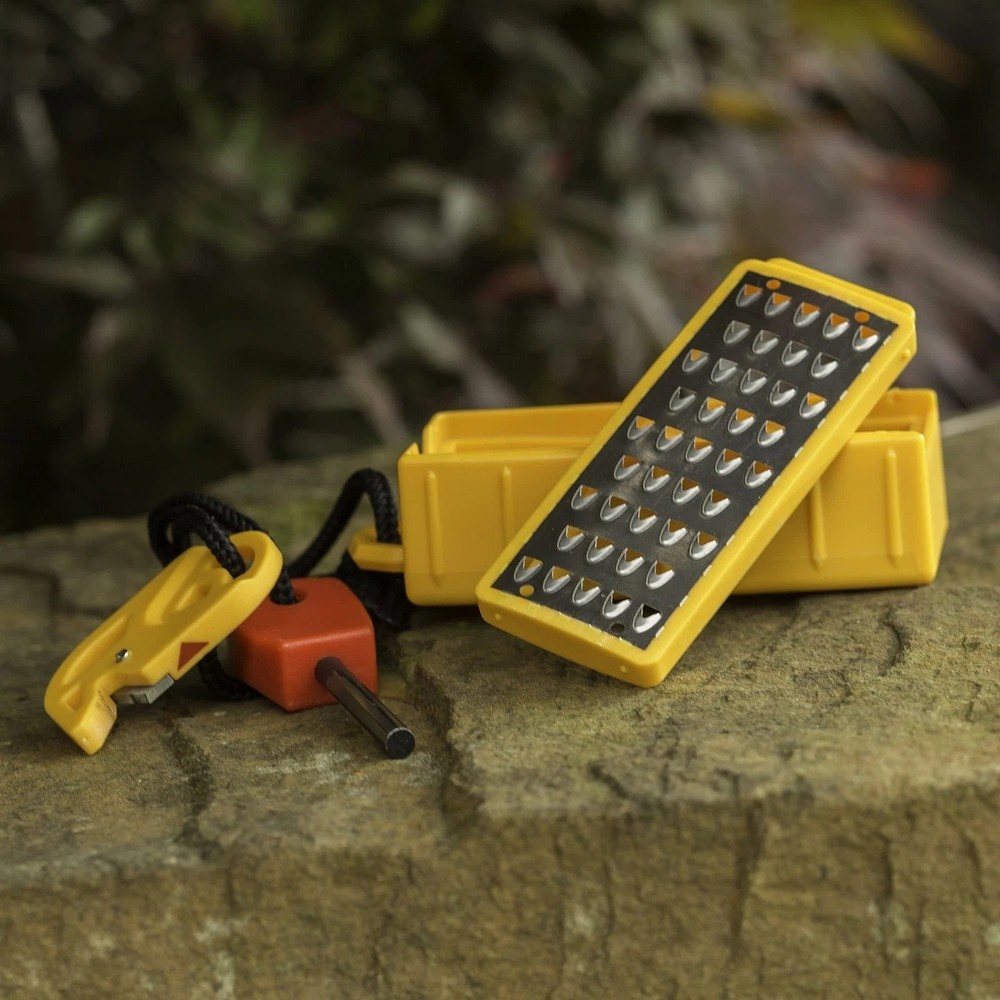Smith S Pack Pal Tinder Maker With Fire Starter Stainless Steel Grater Tool