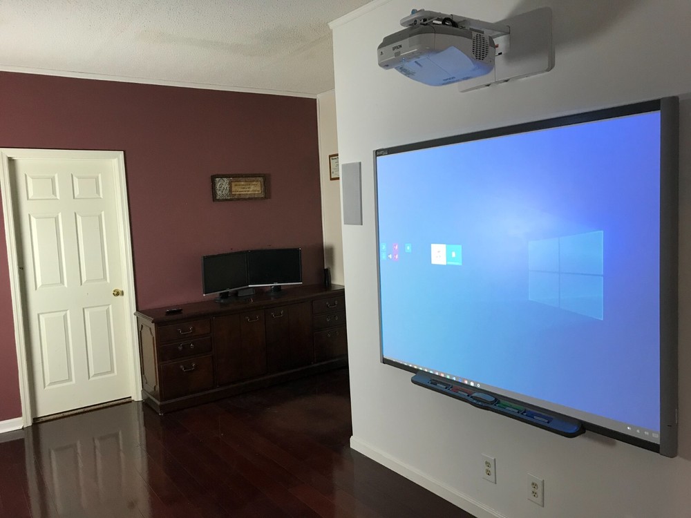 SMART Board SB680 77" Interactive Whiteboard In Excellent Condition With Pens