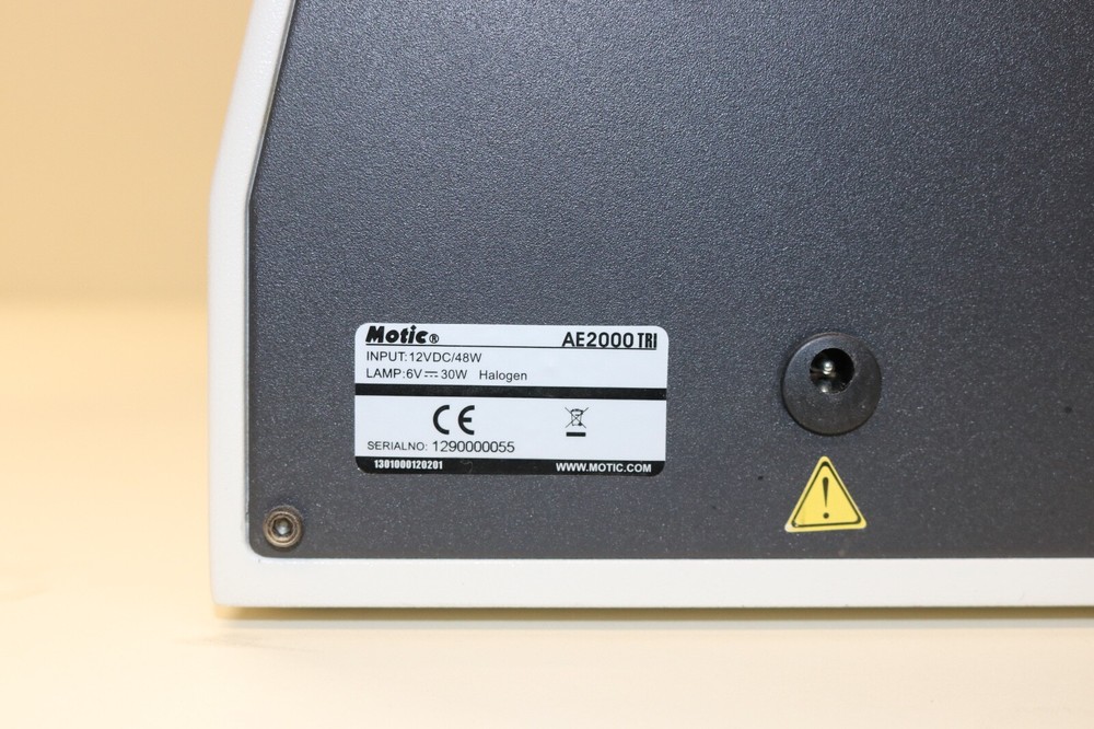 Motic AE2000 TRI trinocular inverted microscope, 2 objectives