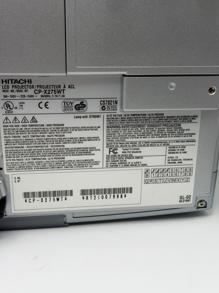 Hitachi CP-X275 LCD Projector