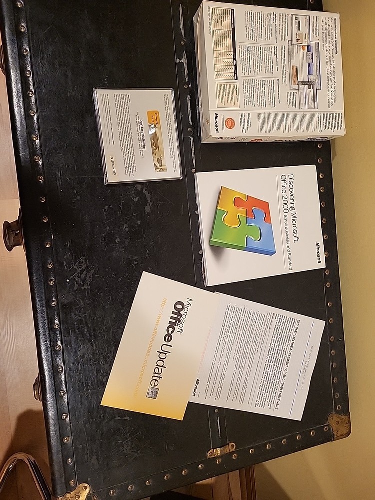 Microsoft Office 2000 Standard (Academic) X03-7979 preowned