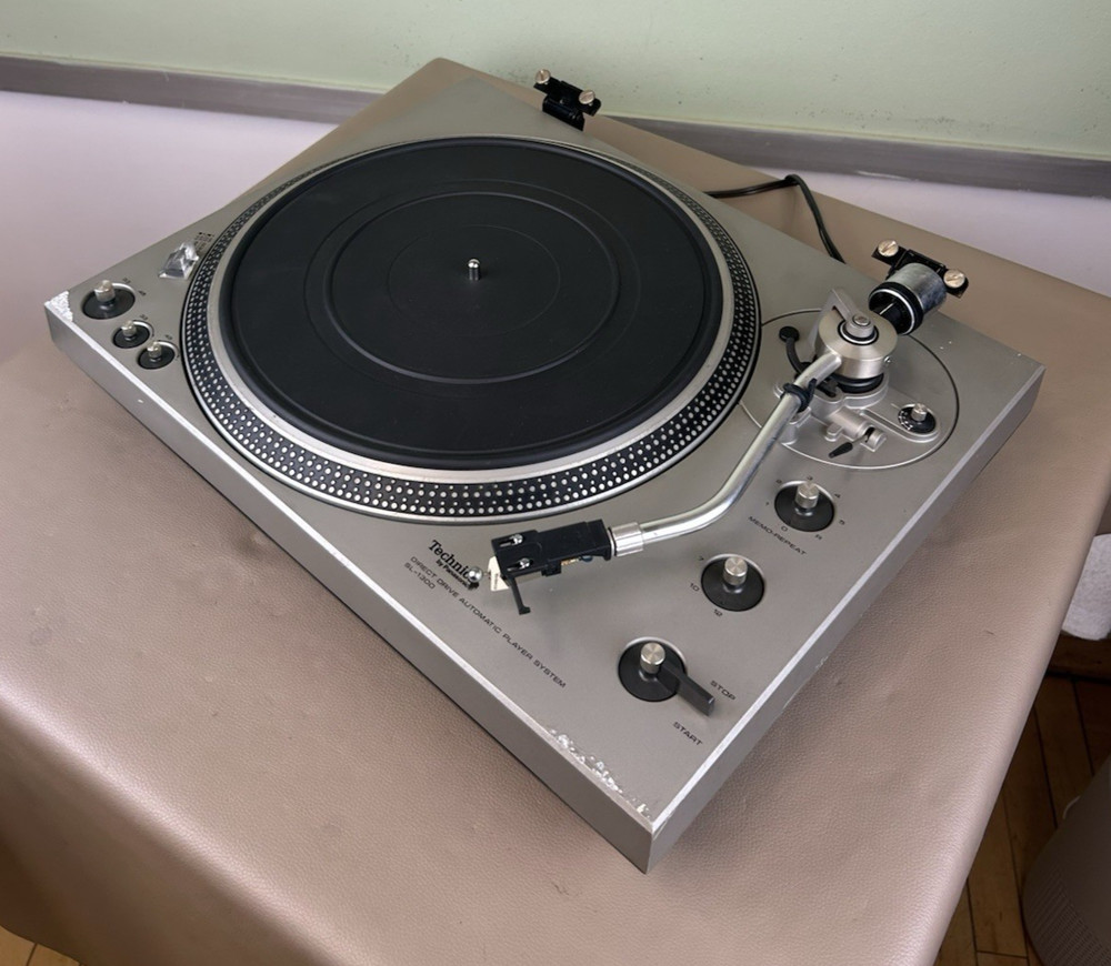 TECHNICS SL-1300 Turntable