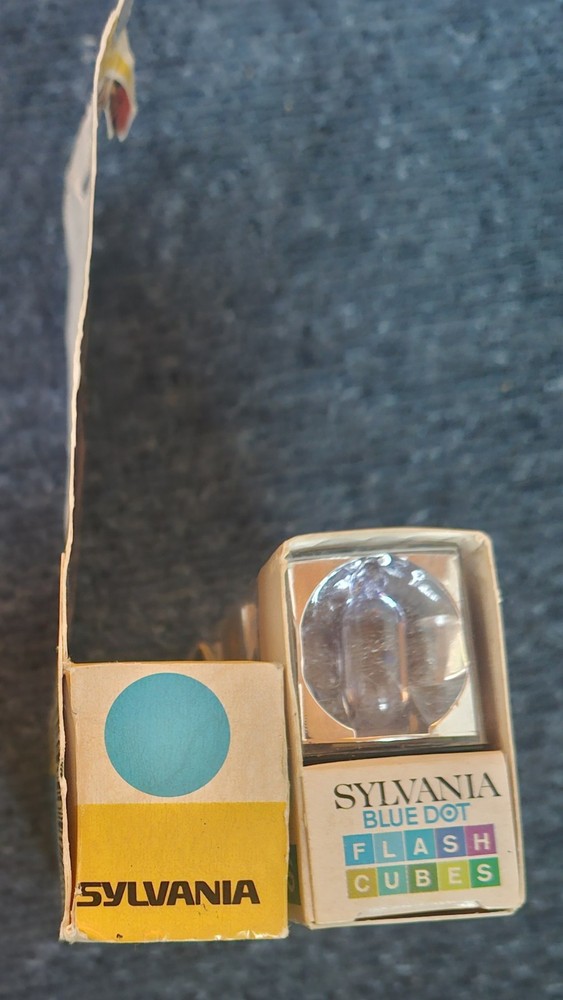11 Flashcubes Sylvania Blue Dot Camera Flash Cubes New Old Stock