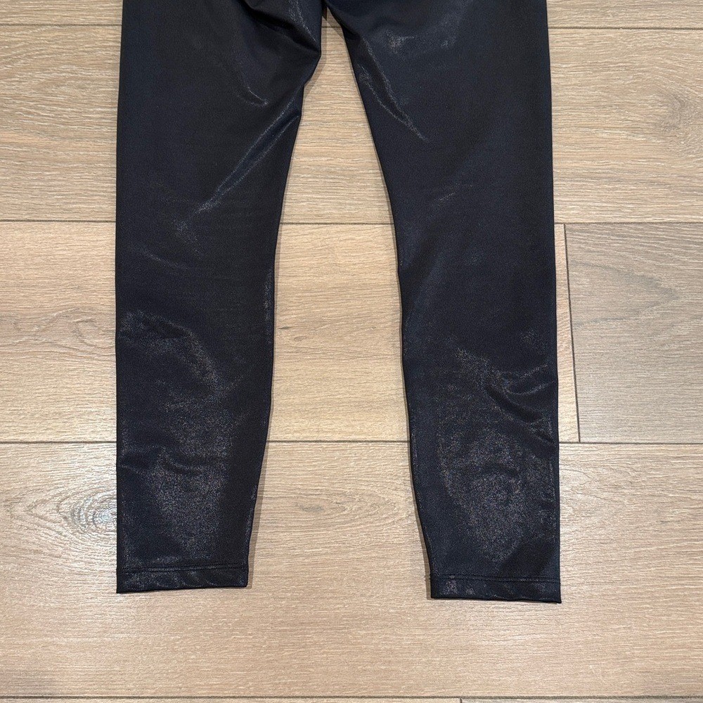 BEYOND YOGA Black Pearlized High Waisted Midi Active Workout Legging Size Medium