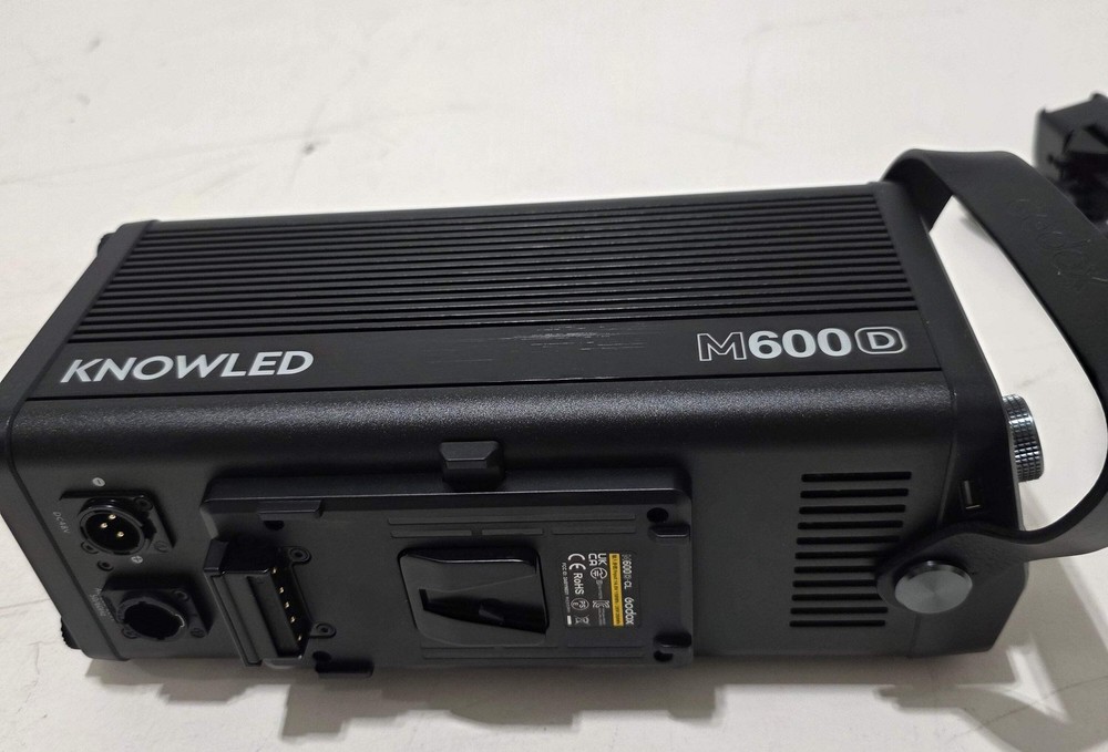 * OPEN BOX GOOD * Godox Knowled M600D Daylight LED Light