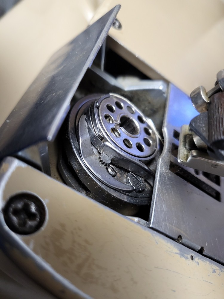 Elna Supermatic 722010 Sewing Machine w/ Case – Works Read