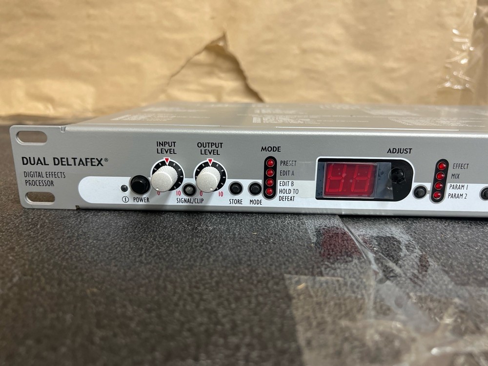 *VERY CLEAN*PEAVEY DDF2 MULTI EFFECTS PROCESSOR (R7A008667)