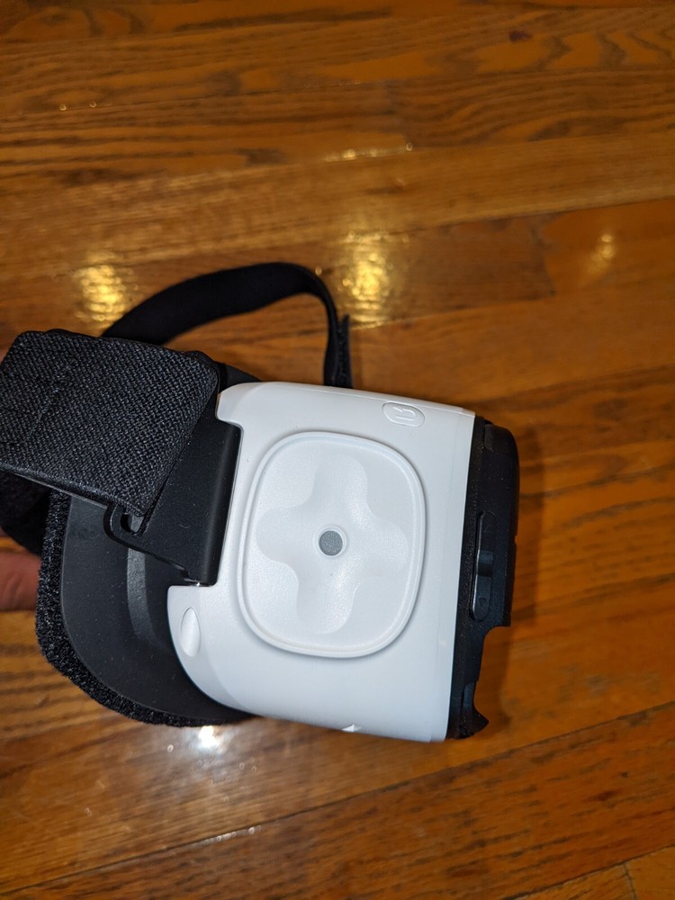 UNTESTED SAMSUNG GEAR VR HEADSET OCULUS SM-R322 MISSING FRONT PLASTIC COVER