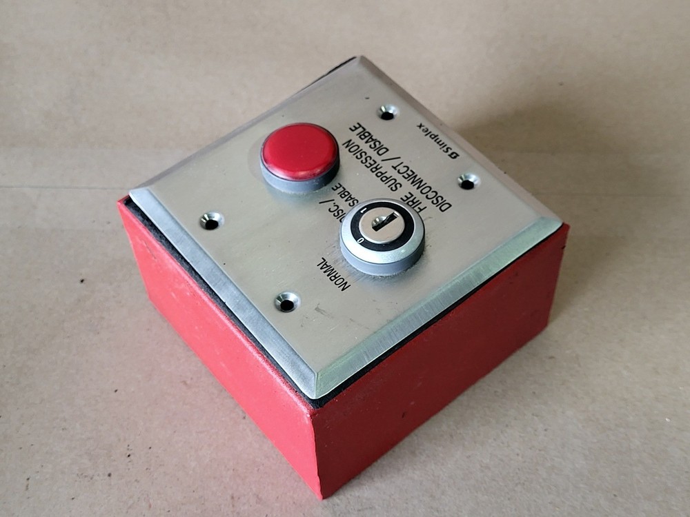 SURPLUS NEW SIMPLEX 0637664 Surface Mount Maintenance Switch – Safety