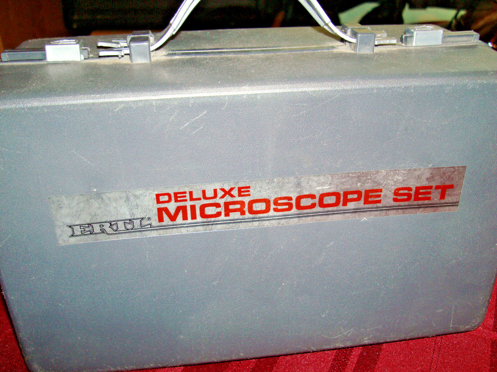 Vintage Deluxe Microscope - 900x Zoom Microscope - ERTL - In case