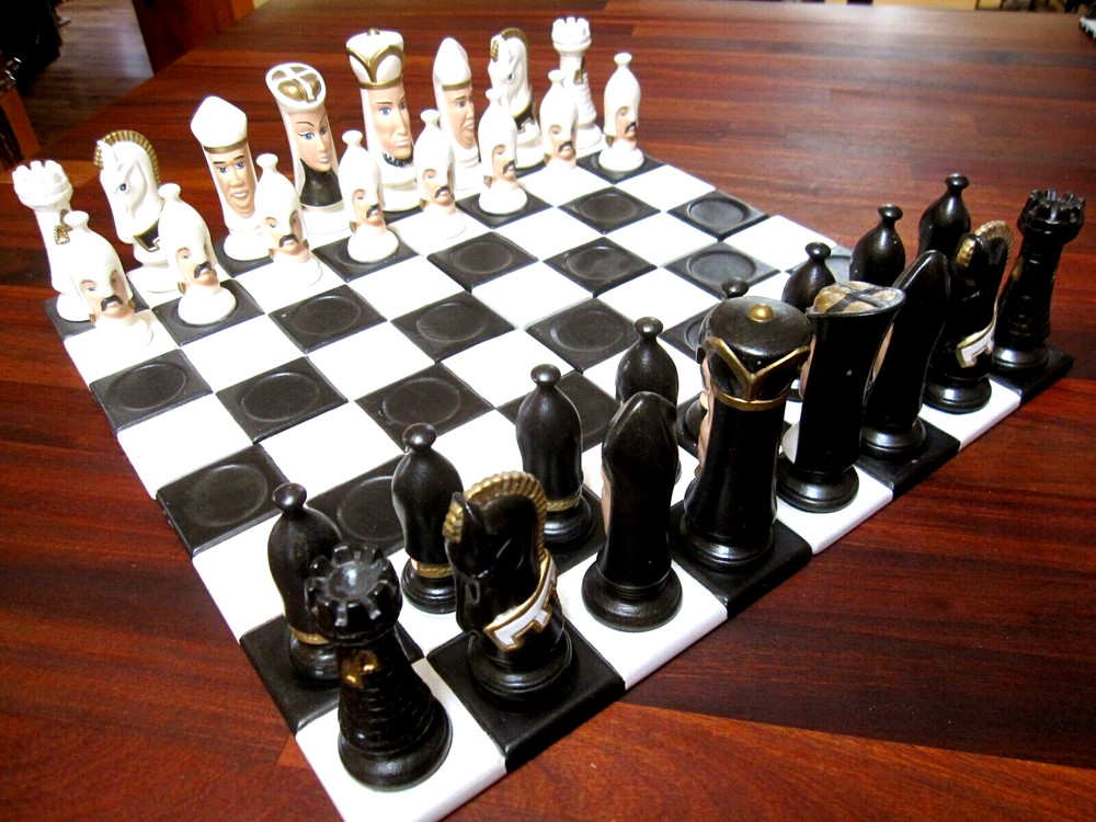 DUNCAN Ceramic Vintage CHESS SET w/BOARD Medieval Hand-painted complete VGC