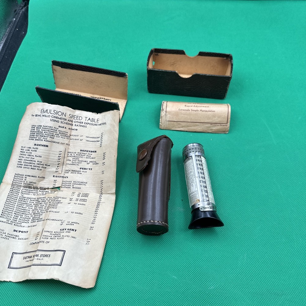 (#71). BEWI Extinction Meter Photo Light Exposure Original Leather Case.