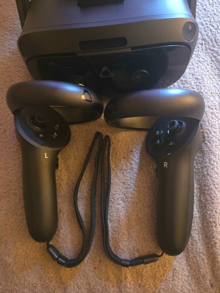 HTC Vive Focus Vision Wired Bundle, XR Headset DisplayPort PC VR Streaming