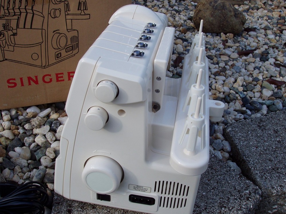 SINGER QUANTUM LOCK 14T967DC 5-THREAD OVERLOACK SERGER SEWING MACHINE EXCELLENT