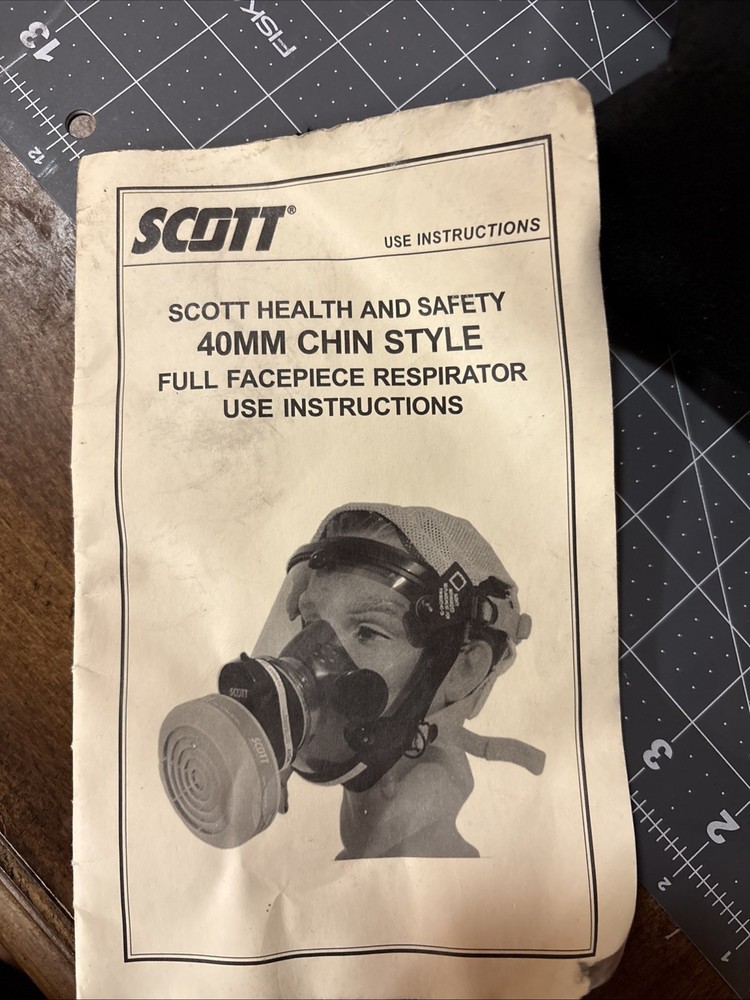 Very Nice Scott Gas Mask with Bag 10009779