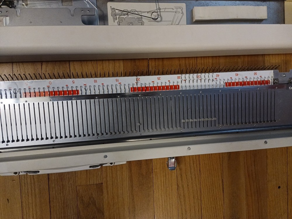 Singer Chunky Knitter Knitting Machine Model 150