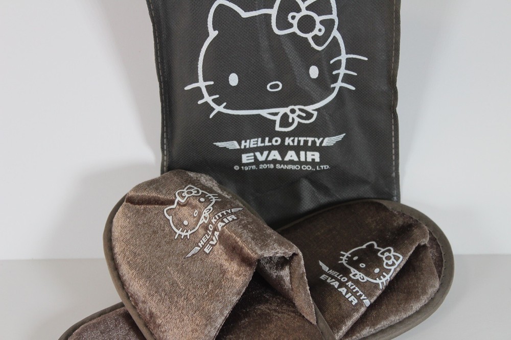 eva air hello kitty business class slippers