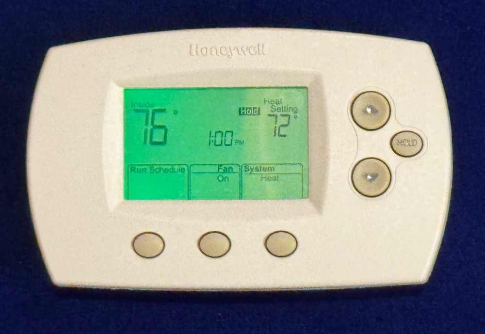 Honeywell TH6110D1005 Programmable Thermostat with Wall Plate - White