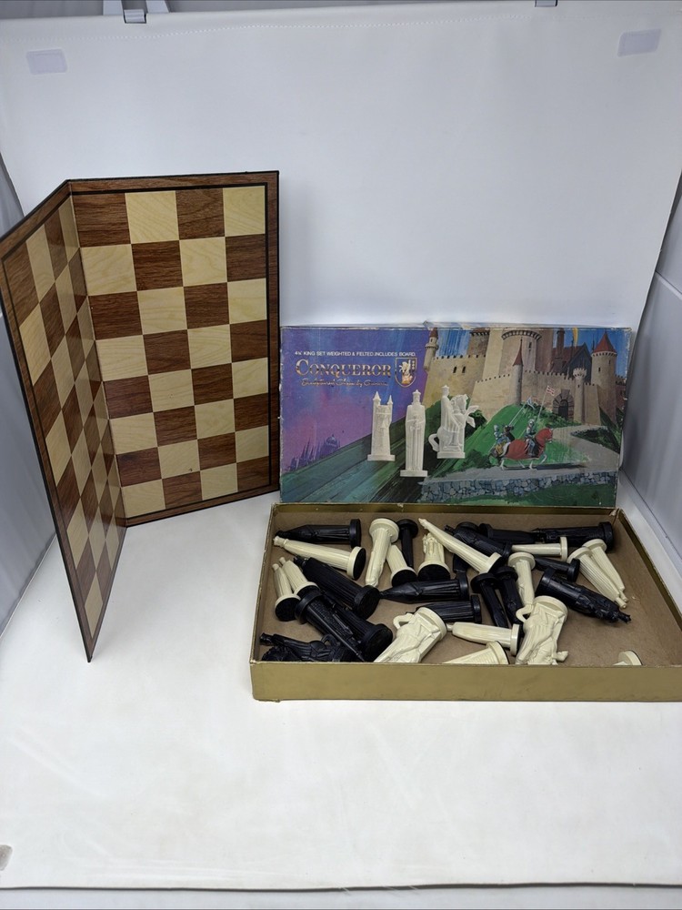 Conqueror Sculpted Chess Set by Ganine Pacific Game 100% Complete Vintage 1962