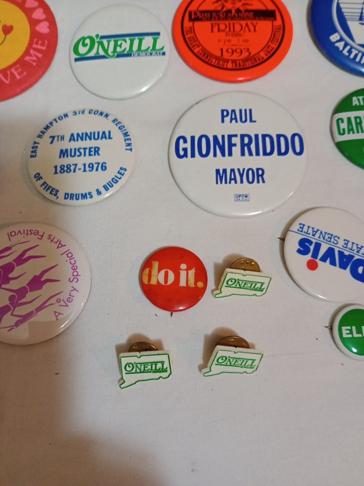 Vintage Various Pins Buttons SEE PICS. 35 Items.