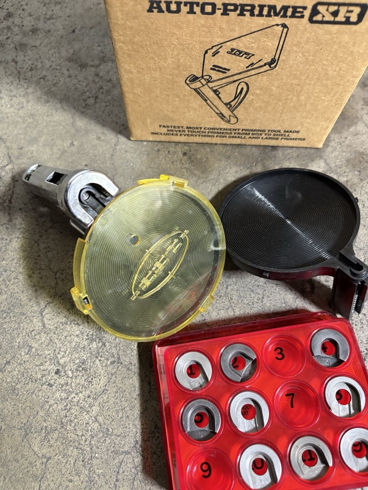 LEE AUTO PRIME HAND PRIMER With 9 Shell Holders