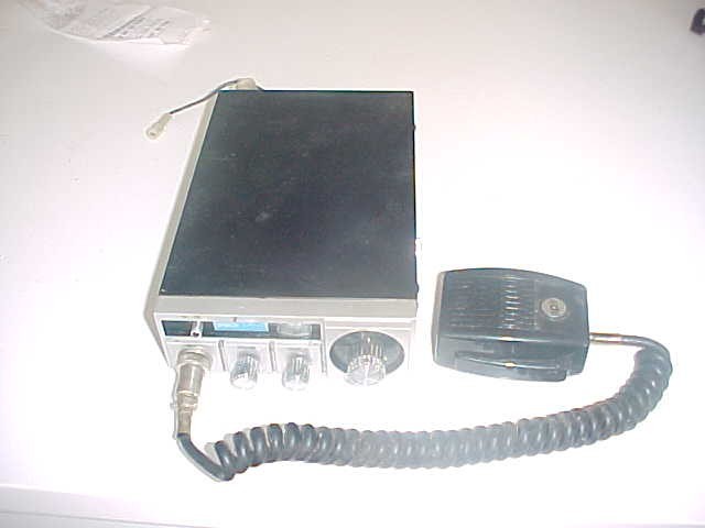 VINTAGE CB RADIO PACE 8008 CB/PA WITH MIKE