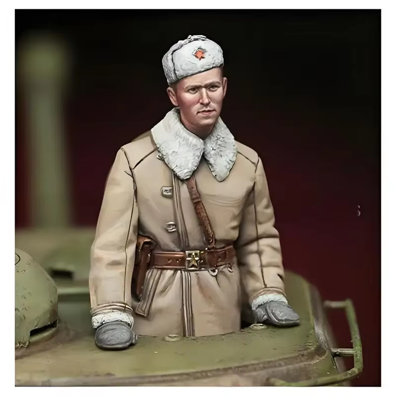 1/35 Russian Tank Commander Set (2 Figures) Unpainted Unassembled