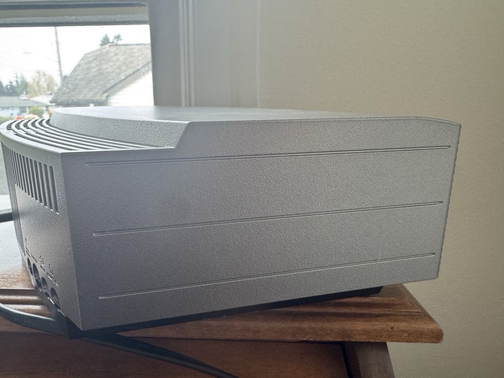 Bose Wave Music System / CD Player And remote. Works Great!