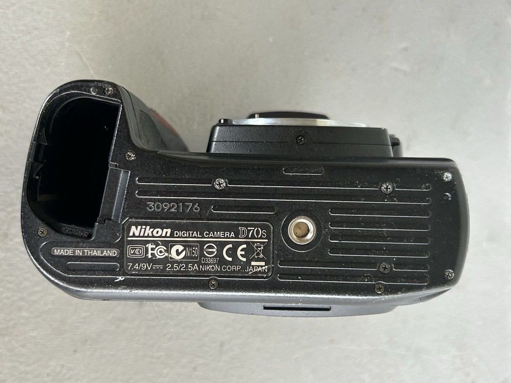 Nikon D70s Digital Camera + Camera Body ONLY For Parts
