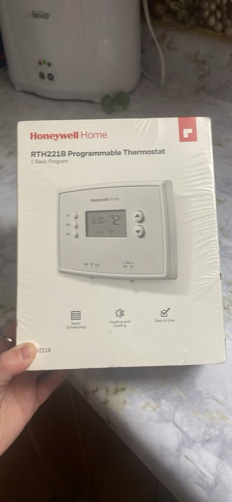 Honeywell Home RTH221B Programmable Thermostat White