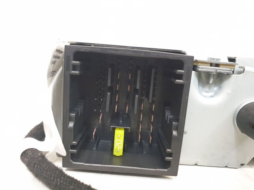 Radio/Navigation System Combination This radio requires a CODE, CODE