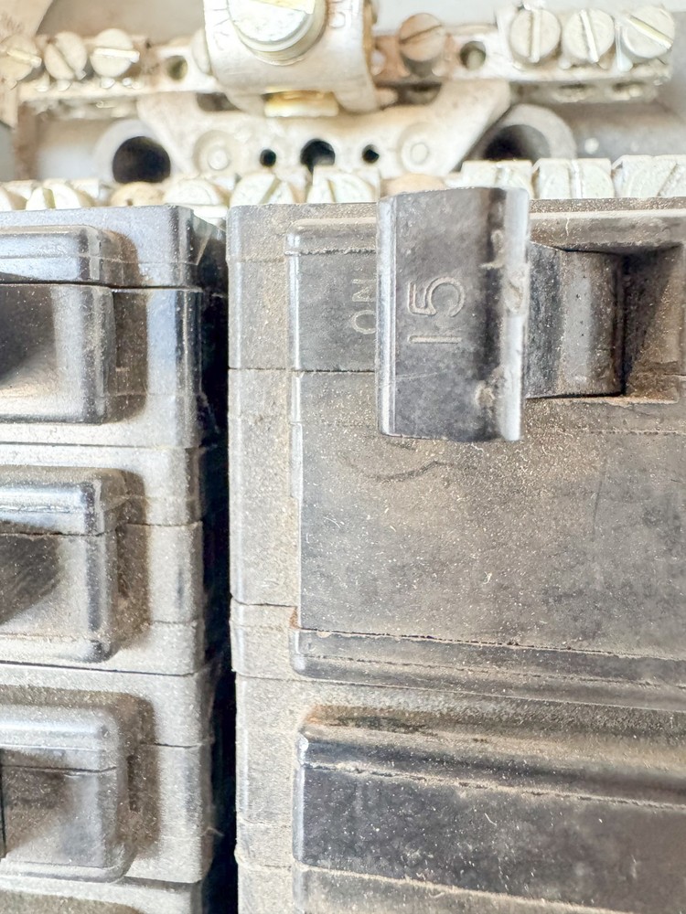 Square D A1431 Panelboard 120/240V 3 Wire 18 Spaces All Breakers (RACK)