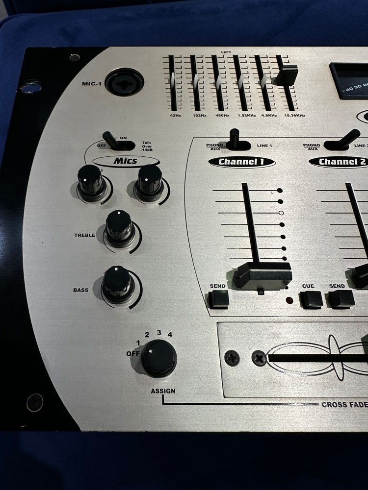 NUMARK DM1295 Rackmount DJ Mixer, 4 channels, Sampler