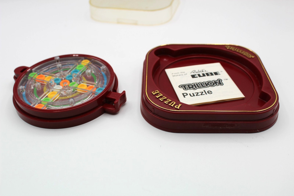 1982 Ideal Trillion Puzzle Complete w/ Case & Instructions Works