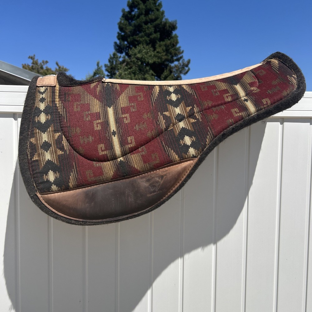 Endurance Round Felt Diamond Wool Saddle Pad With Leather Accents