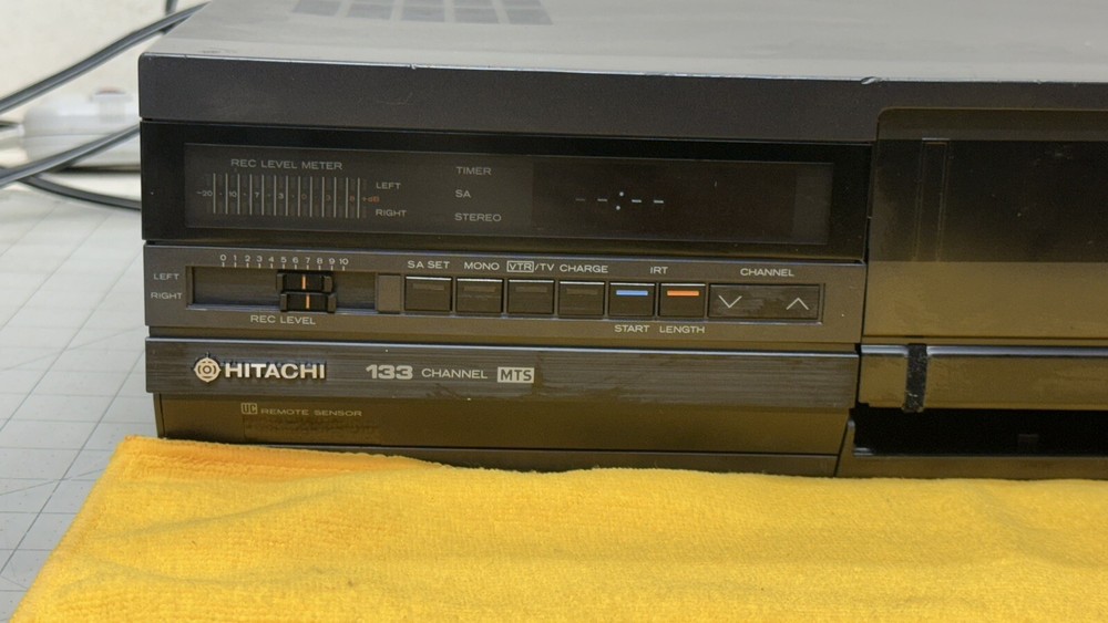 HITACHI VT-TU98A PORTADECK VIDEO SYSTEM TUNER ONLY POWERS ON - REST UNTESTED 🔥
