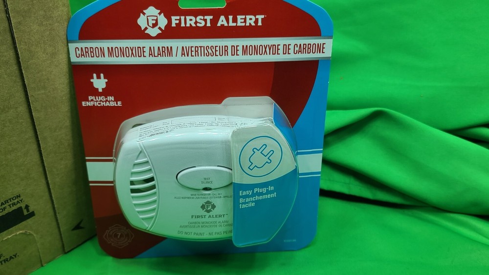 FIRST ALERT C0600 Plug-In Carbon Monoxide Detector