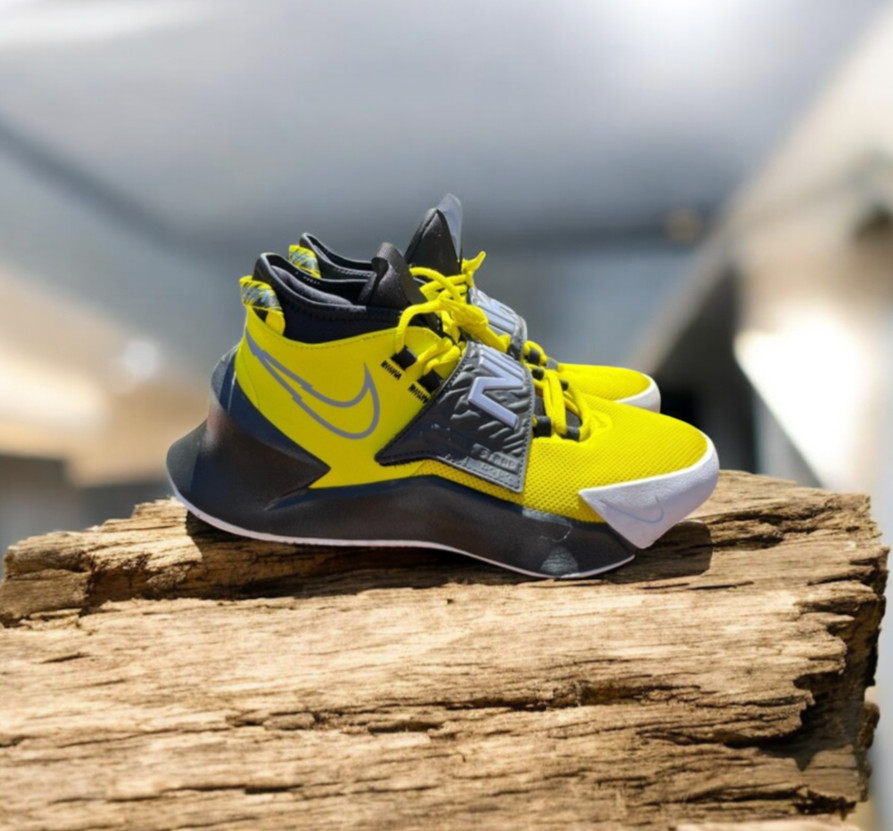 Nike Future Court Youth Size 5.5 Black And Green /Yellow  Excellent Condition
