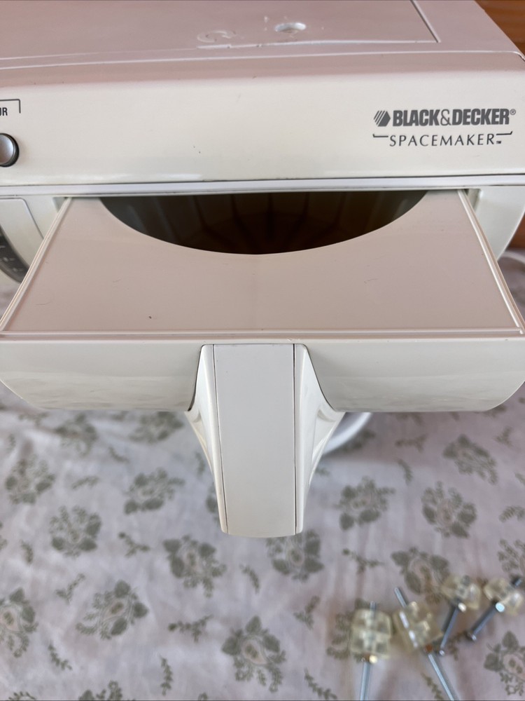 Black & Decker Spacemaker Under Cabinet 12-Cup Coffee Maker SDC740