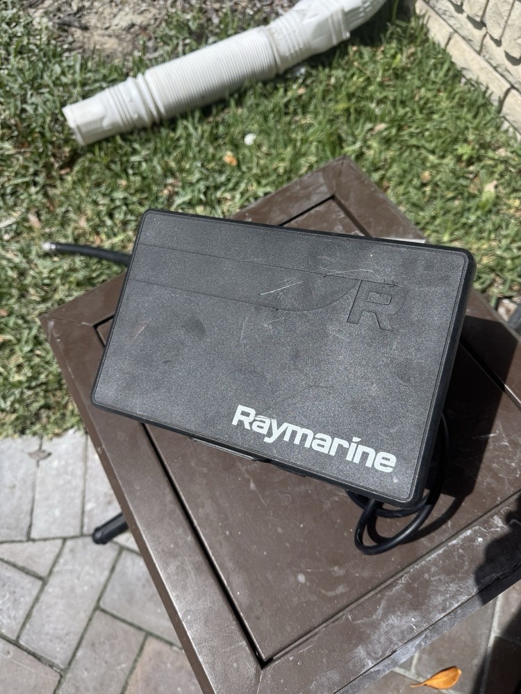 Raymarine Axiom+ 7, Multi-Function 7" Display with Lighthouse North America