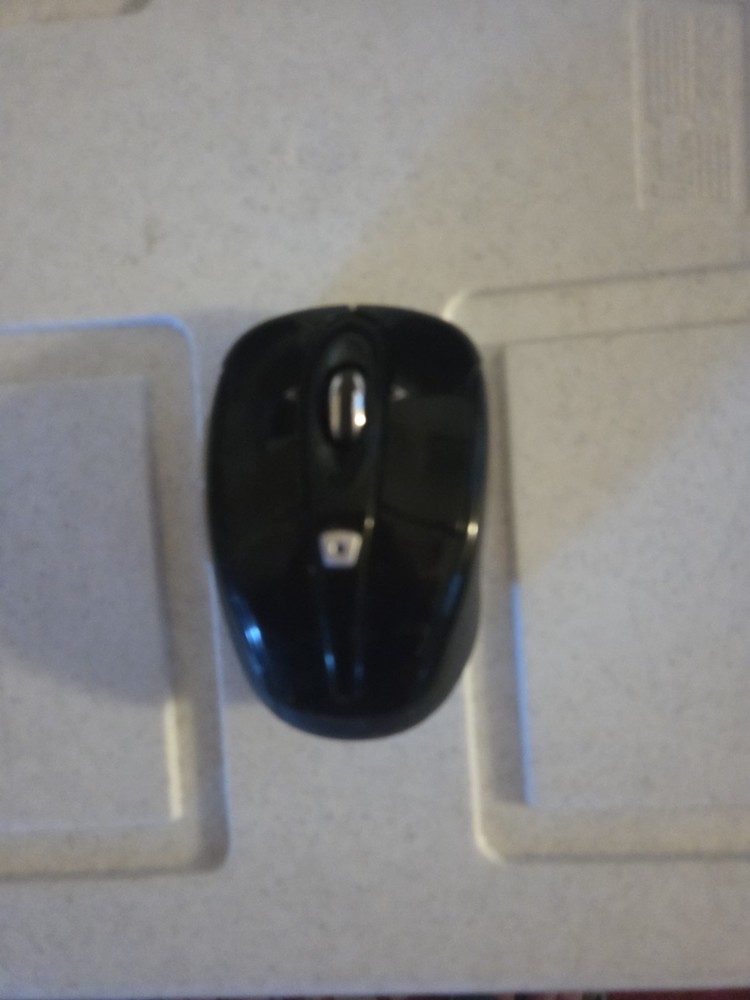 1 HP with Retractable cord mouse. 1 Gear Head mouse.
