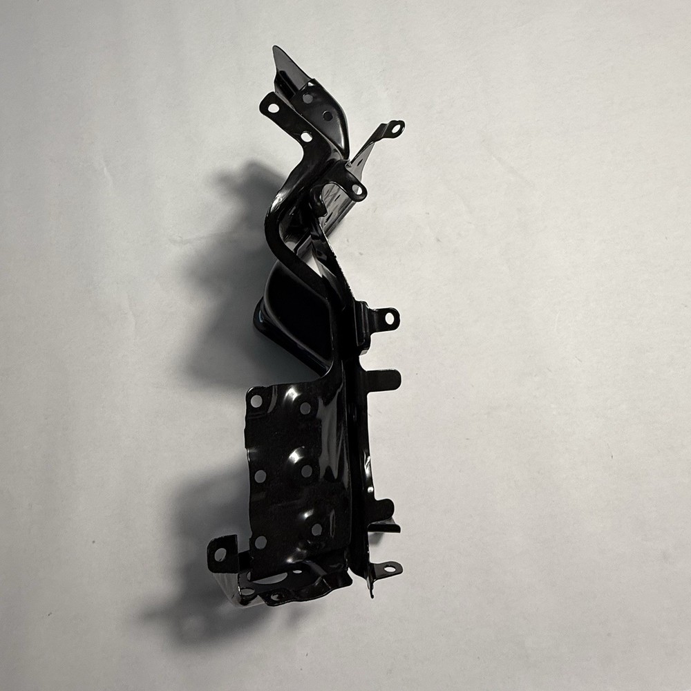 2021-2024 GM Front Driver Side Bumper Cover Outer Support Bracket