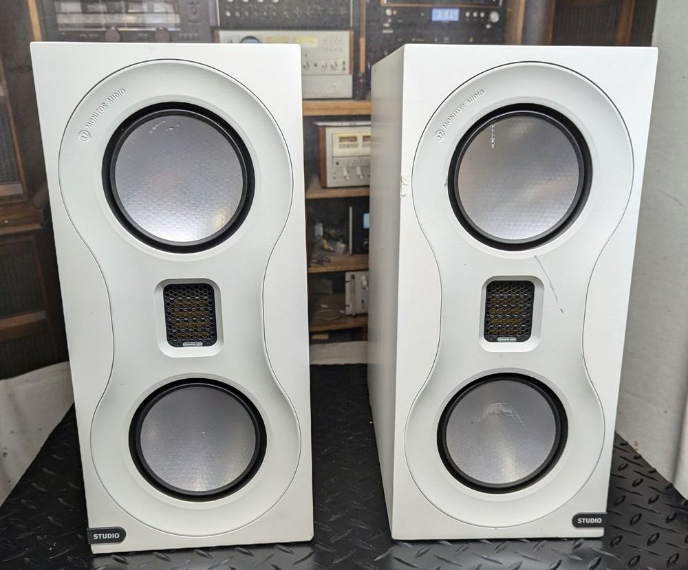 2 Monitor Audio Studio speakers