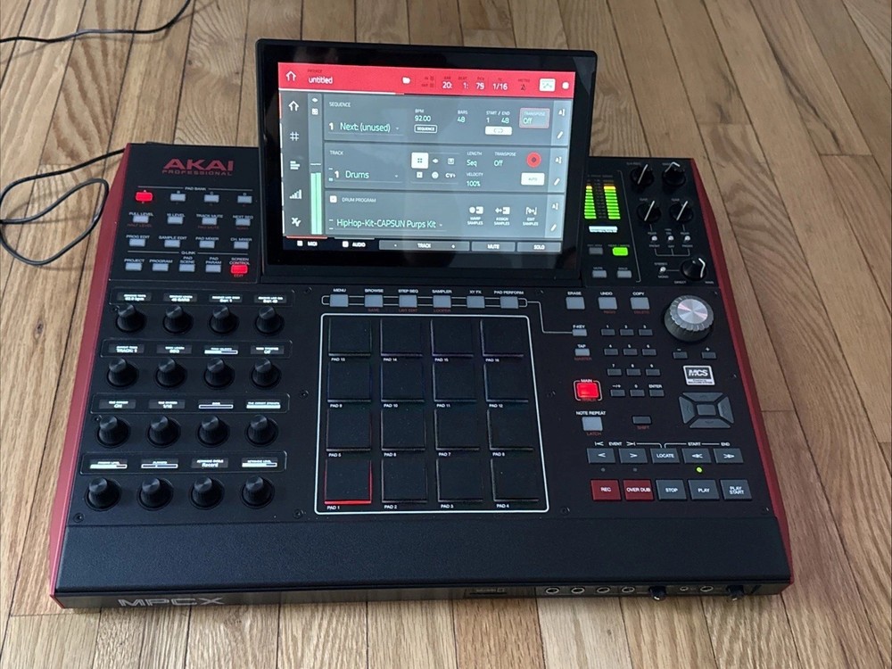 Akai Professional MPCX Standalone Sampler & Sequencer /Read